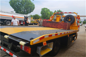 保亭附近拖车电话号码服务